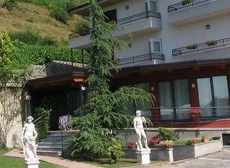 Lo Scoiattolo Szálloda 3*