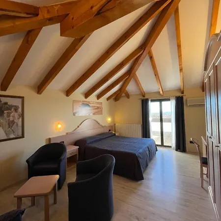 Lo Scoiattolo Hotell Massino Visconti