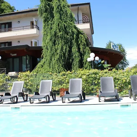 Lo Scoiattolo Szálloda 3*