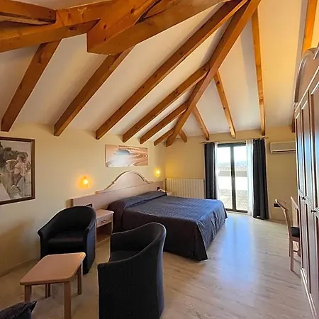 Hotell Lo Scoiattolo Massino Visconti
