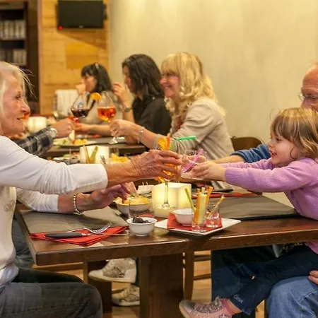 מלון Lo Scoiattolo 3*