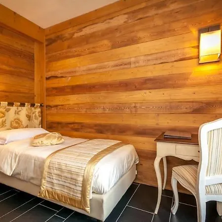 Lo Scoiattolo Szálloda 3*