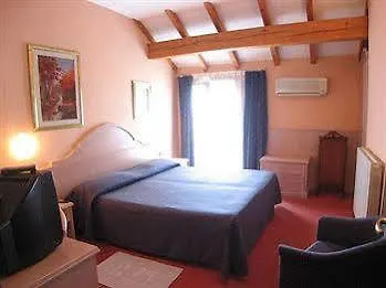 Lo Scoiattolo מאסינו ויסקונטי