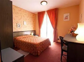 Lo Scoiattolo מאסינו ויסקונטי