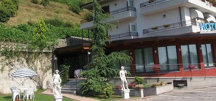 Lo Scoiattolo Hotel 3*