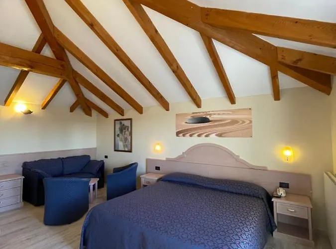 Hotel Lo Scoiattolo Massino Visconti