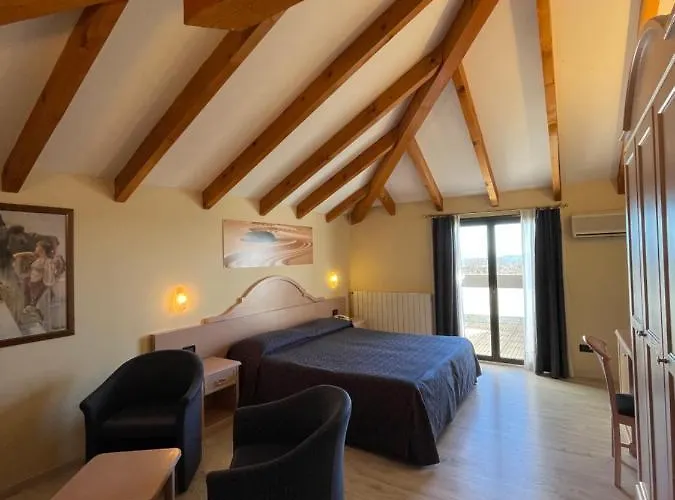 Lo Scoiattolo Hotel Massino Visconti